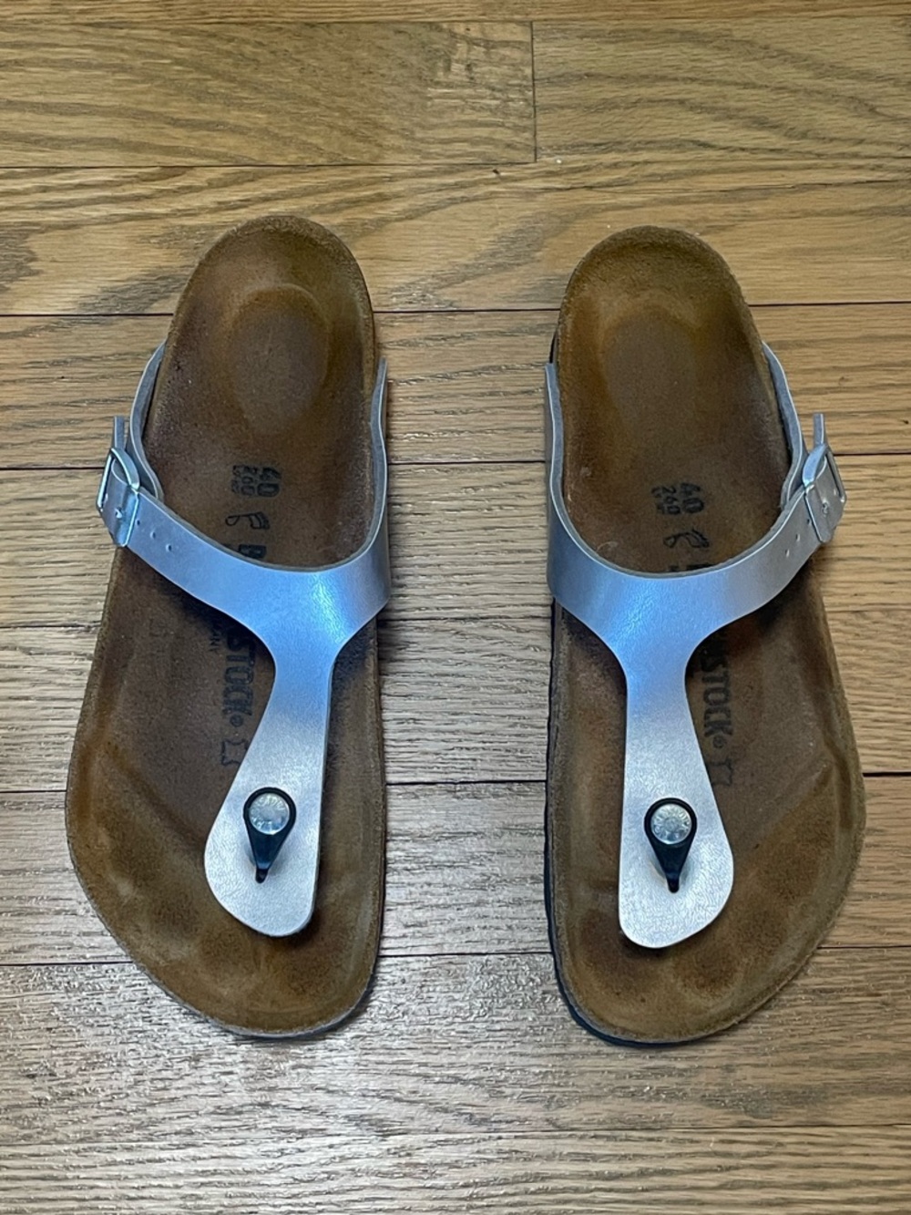 Birkenstock Gizeh Birko-Flor Metallic Silver T-Strap Footbed Sandals - Sz EU 40